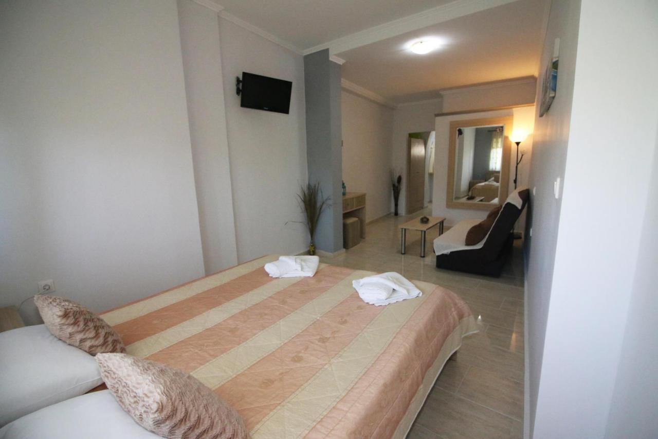 Santa Barbara Lakis Apartments Perivolion Bagian luar foto