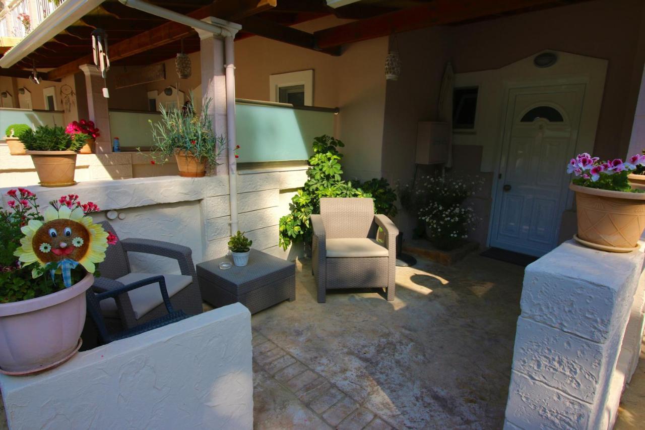 Santa Barbara Lakis Apartments Perivolion Bagian luar foto